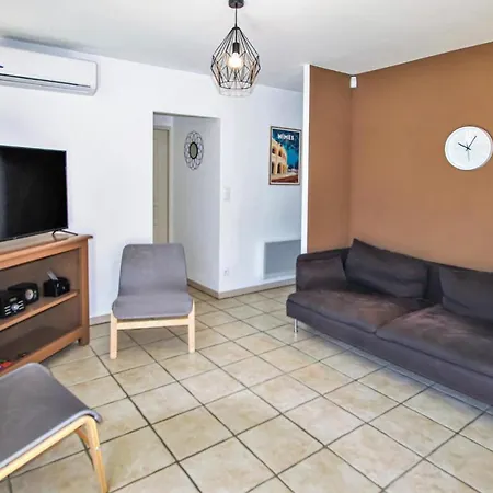 Pet Friendly In Du Gard *